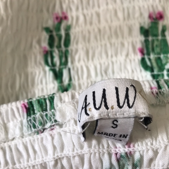 A U W SIZE SMALL. Sundress w cacti on a white background. MINI W STRETCH BACK 💚 - Picture 4 of 8